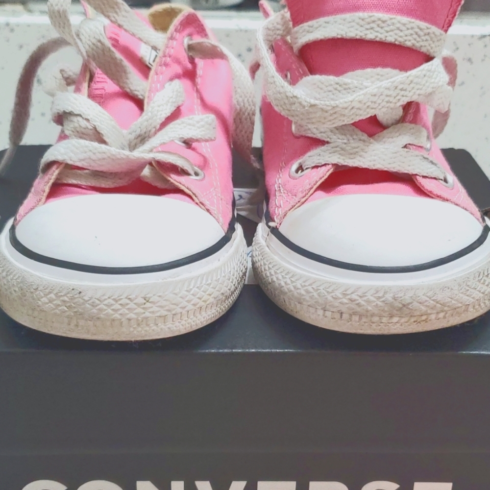 Kids converse pink